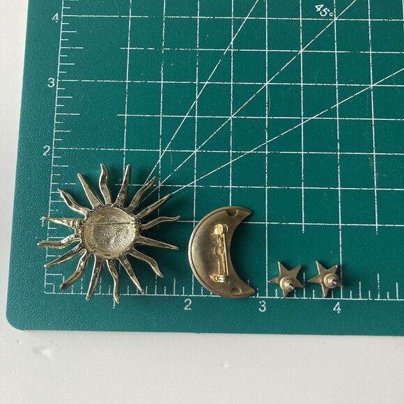Vintage Gold Tone Celestial Brooch Earrings Lot Sun Crescent Moon Star READ DESC - Picture 7 of 16